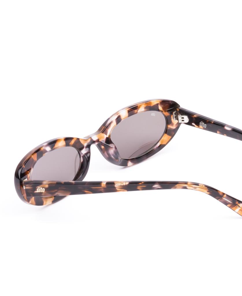 Lourdes | Pebble Tort / Grey-Golden Breed