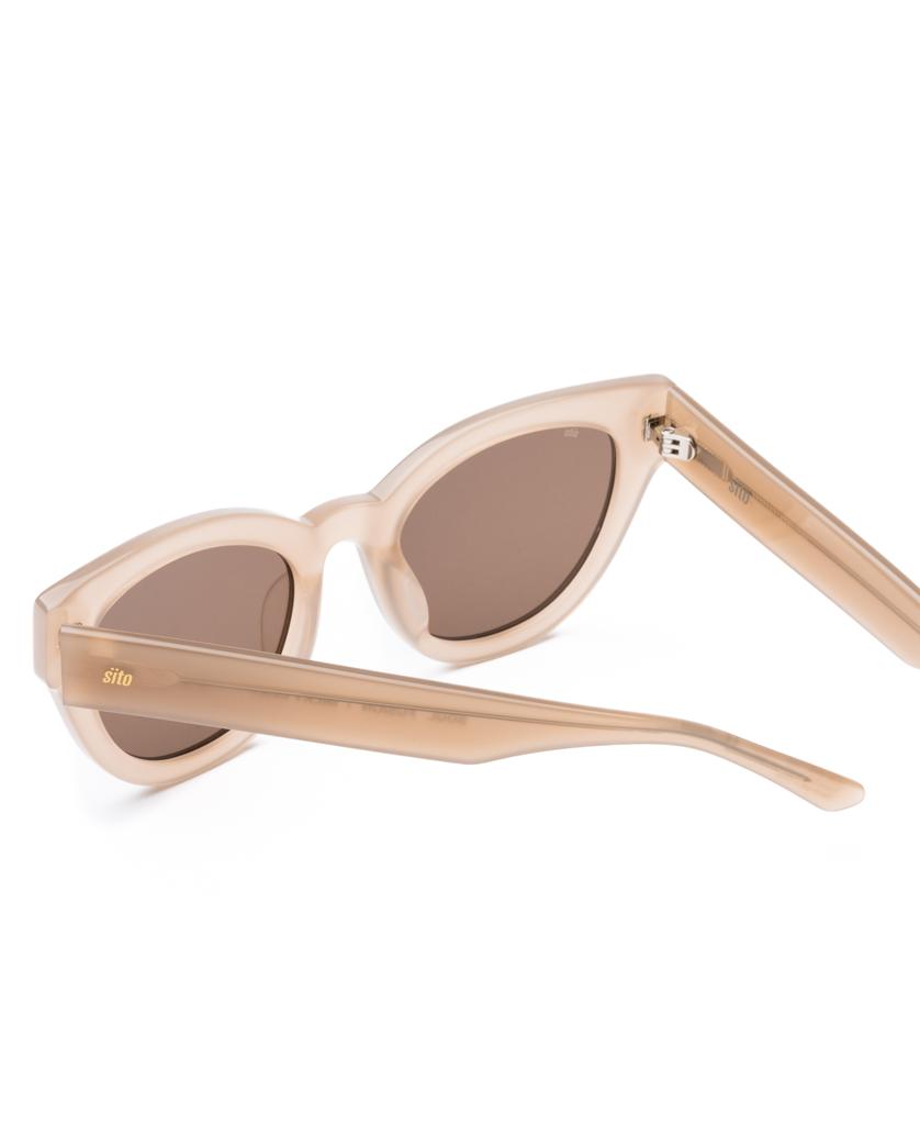 Sito Soul Fusion sunglasses in Milky Clay/Coffee feature an oversize plant-based acetate frame and round brown lenses, shown from the back at an angle.